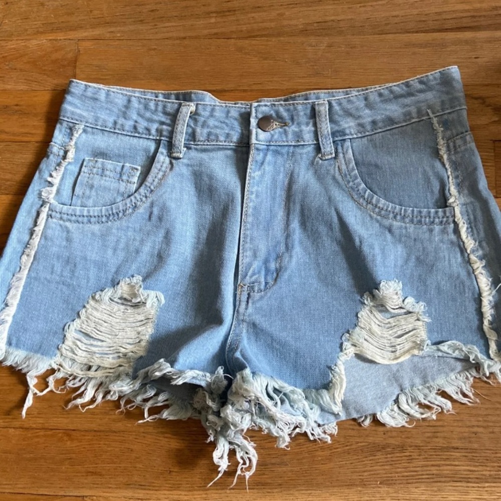 US 8 Jean Shorts NWOT